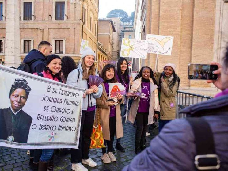Il Papa: «Se chiudiamo gli occhi siamo complici dei trafficanti»