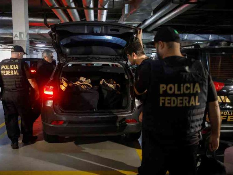 Indagine sul tentato Golpe. Bolsonaro consegna il passaporto