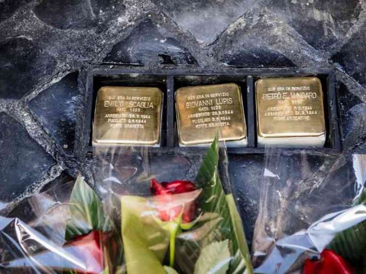 La Polizia ricorda i suoi eroi con le Pietre d'inciampo