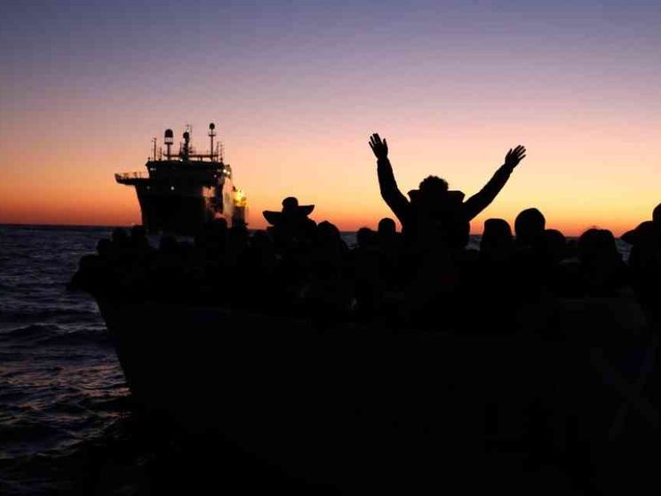 Naufragio al largo della Tunisia, decine tra morti e dispersi