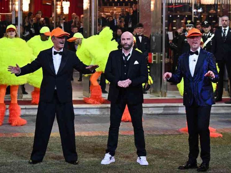 Pubblicità occulta e tranelli sul palco. Travolta ha fatto le scarpe a Sanremo