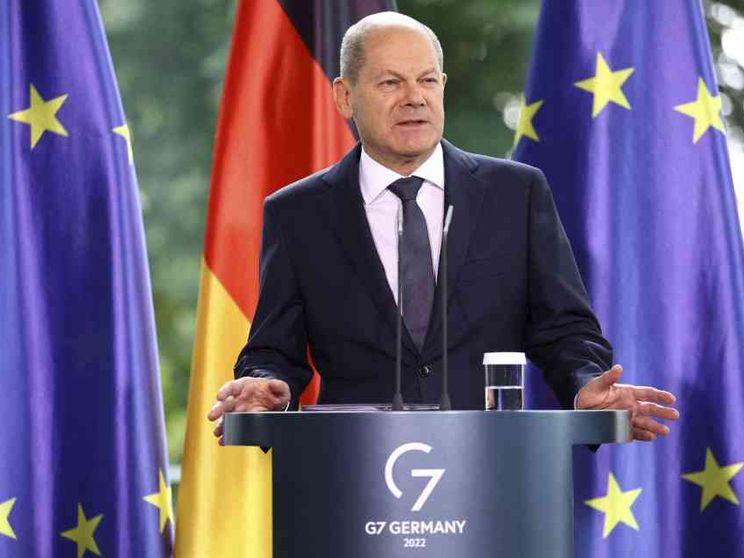 Scholz manca la promessa: il termine «razza» resta nella Costituzione