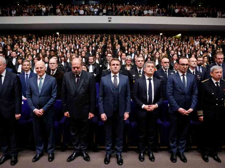 L'ombra della spaccatura del governo sulla Francia in lutto per Badinter