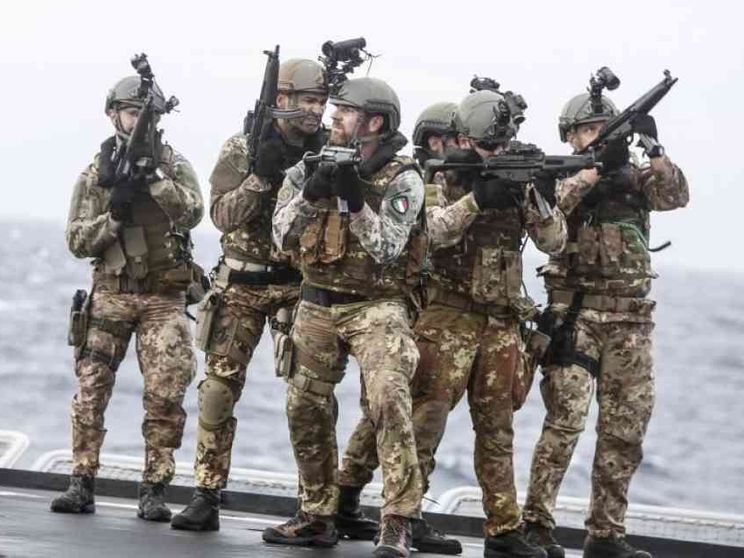 Diecimila volontari: il centrodestra prepara la «riserva militare»