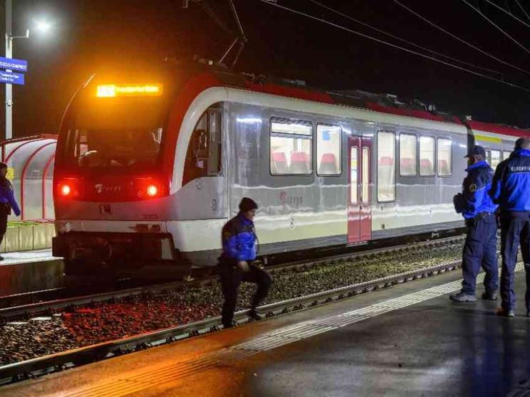 Richiedente asilo prende in ostaggio 15 su un treno. Ucciso