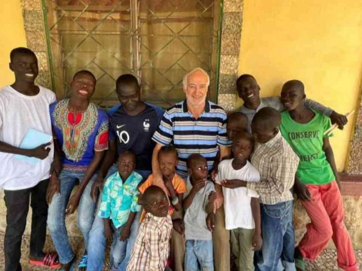 I giovani del Camerun hanno un padre italiano: «Diamo loro un futuro»