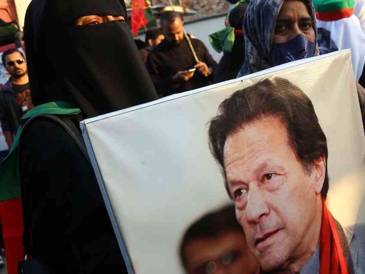 Si muovono i generali: «Uscire dall'anarchia»