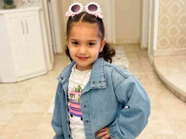 Uccisa la piccola Hind. Dall'auto fra i cadaveri: «Venite a prendermi, ho paura»