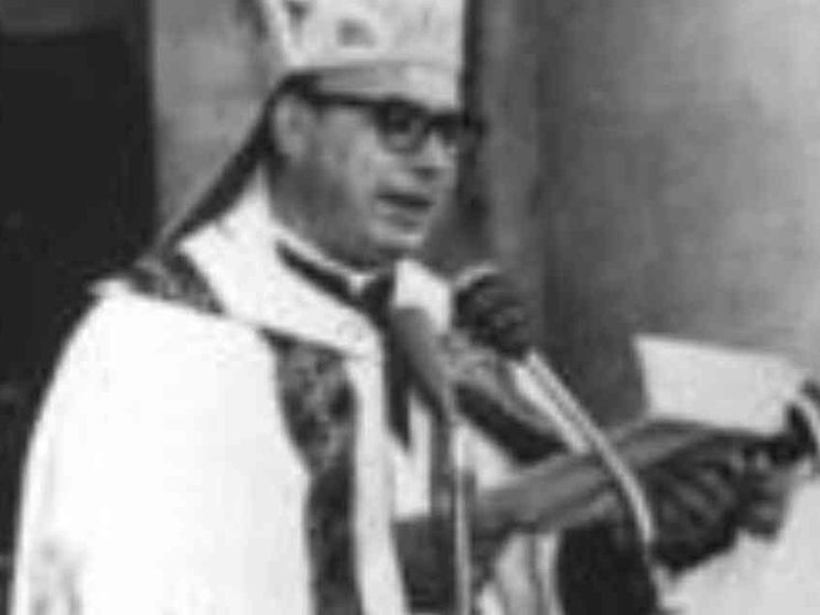 Papa Francesco: vi racconto la semplicità di Angelelli, vescovo martire