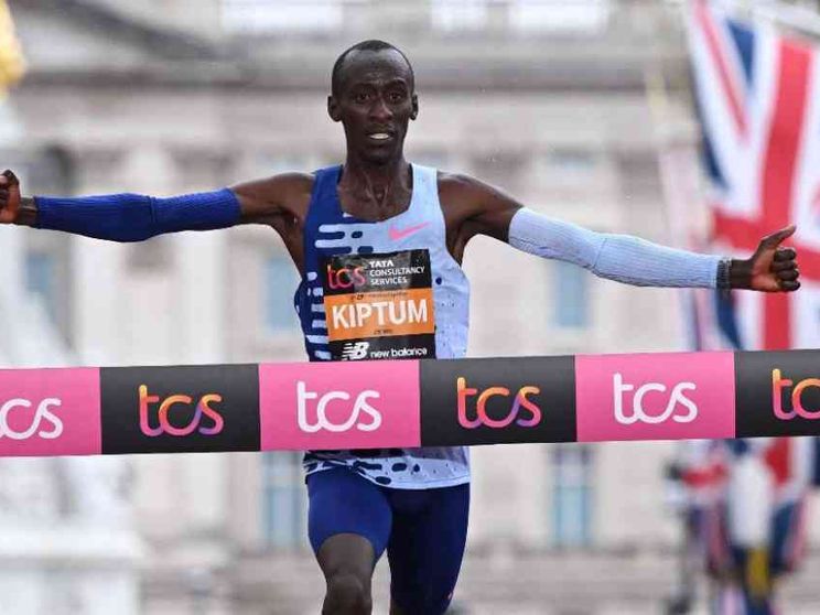 Morto Kiptum, re della maratona