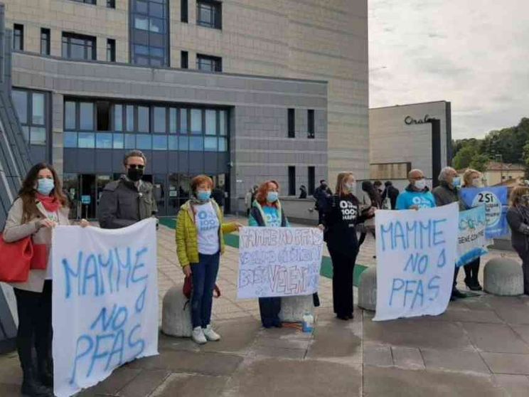 Pfas, così i veleni raggiungono il feto. L'emergenza si allarga al Piemonte