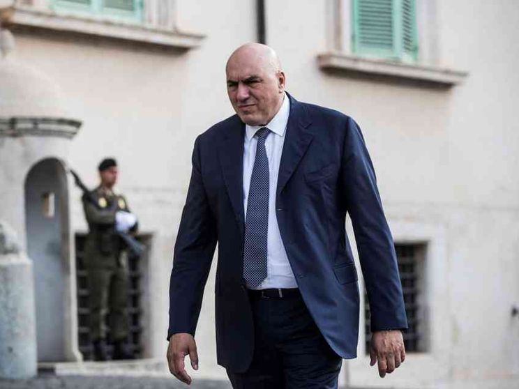 Il ministro Crosetto ricoverato d'urgenza, sospetta pericardite