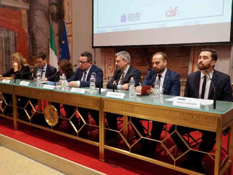 Per tornare a fare figli «l'assegno unico non basta»