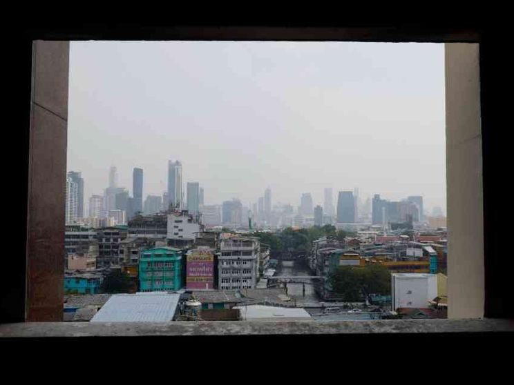 Smog alle stelle, Bangkok ordina lo smart working. E la città va in lockdown