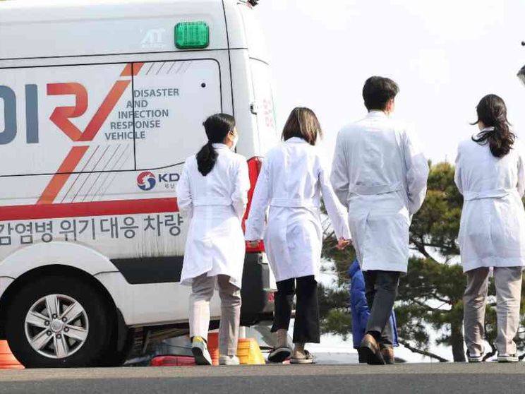 Pochi medici, il governo spinge. E scoppia la rivolta dei camici bianchi