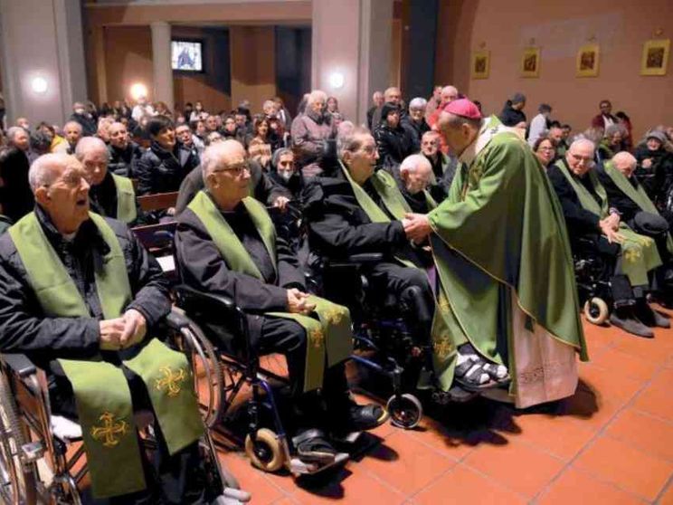 Preti per sempre, l’età non conta. Delpini inaugura residenza per anziani