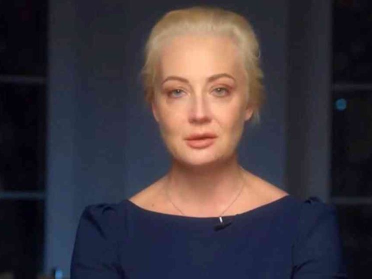 La vedova di Navalny: «Continuerò il suo lavoro». E il corpo non si trova