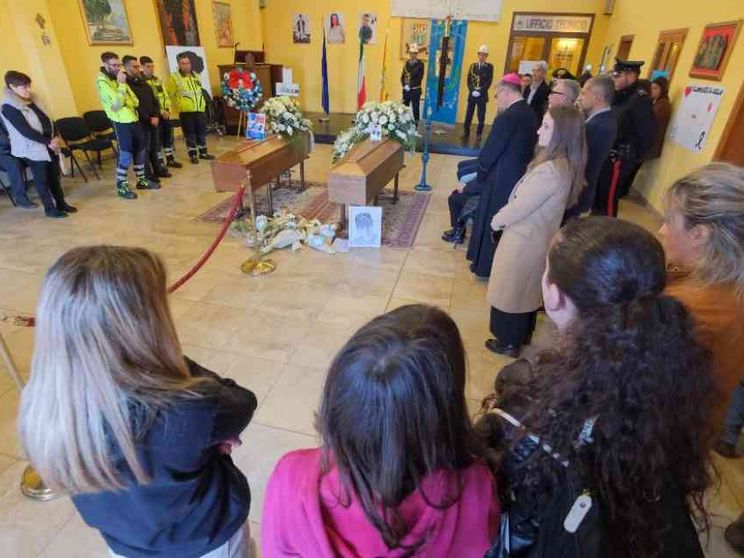 Il vescovo Lorefice: «Diffidiamo dei santoni. Dio non chiede mai violenza»