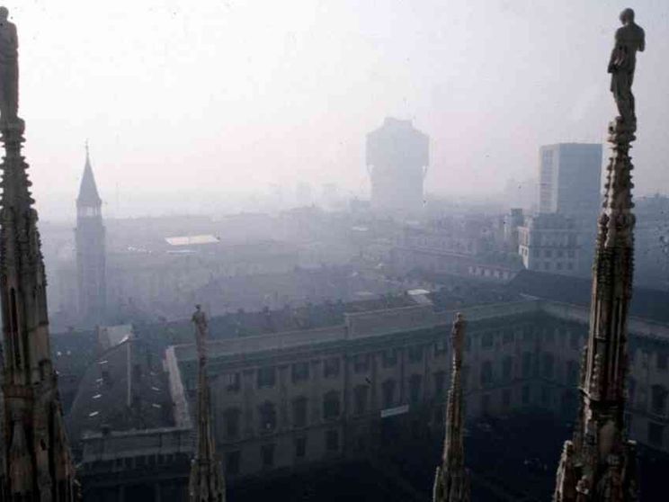 Milano, la “lite” sui dati. Scattano le misure antismog in Lombardia