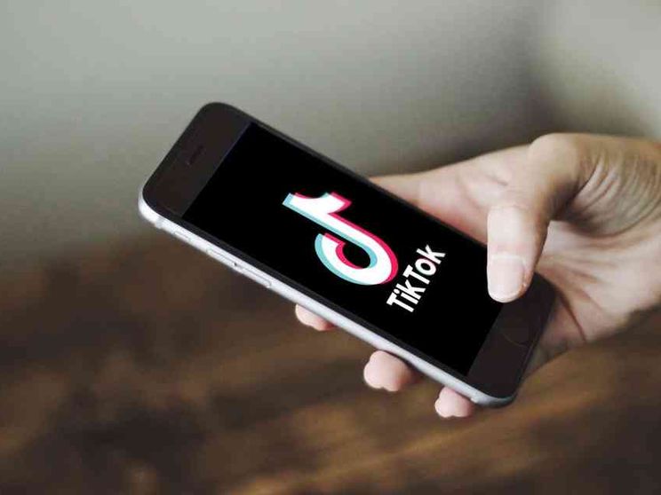 L'Ue indaga su Tik Tok e prepara una multa per Apple