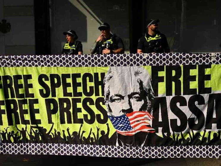 Assange, oggi l’ultimo appello contro l’estradizione negli Stati Uniti