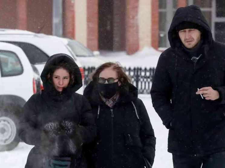 La madre di Navalny: «Ridatemi il suo corpo». Ricercato anche il fratello