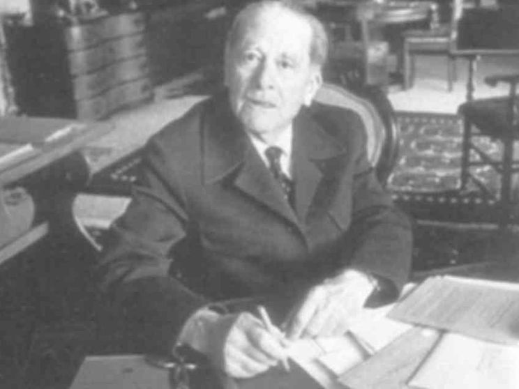 Anche Foucault ha un debito verso il nemico Carl Schmitt