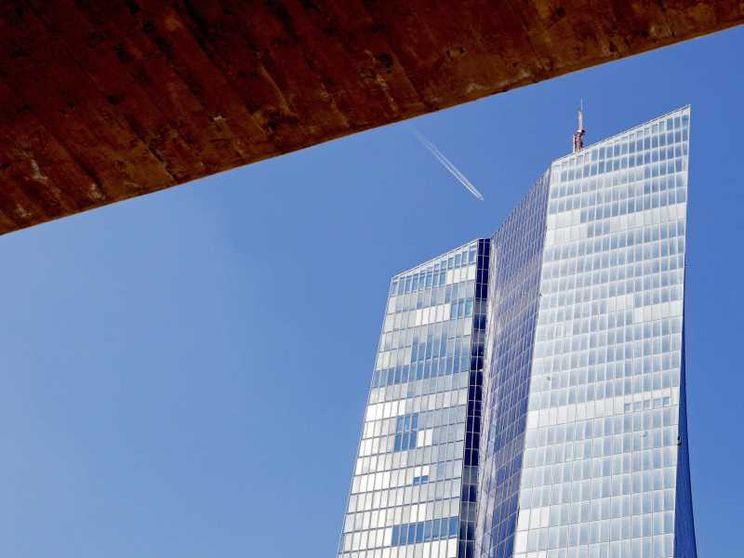 La lotta all'inflazione manda in rosso anche i conti della Bce