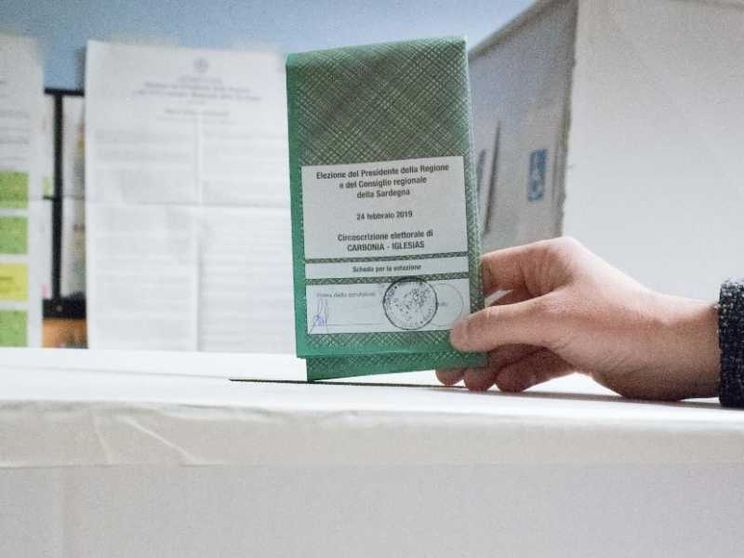 Chi sono i quattro candidati a diventare governatore dell'isola