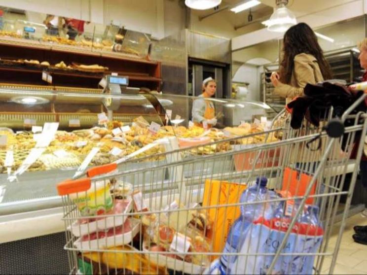 Famiglie, l'inflazione in carrelli della spesa: ecco quanti ne abbiamo persi