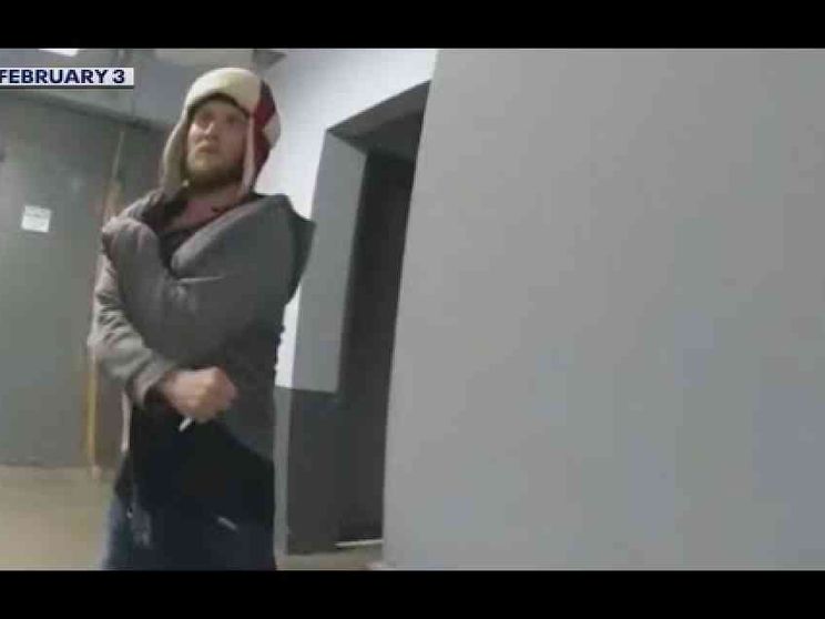 A Los Angeles minaccia la polizia con una forchetta di plastica, ucciso