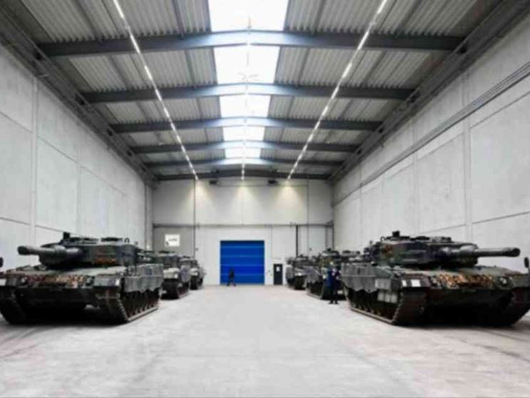 L’Italia sale sui carri armati e apre la borsa: ben 8 miliardi per i Leopard