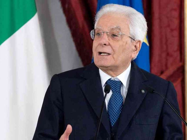 Il manichino incendiato, la solidarietà di Mattarella a Meloni