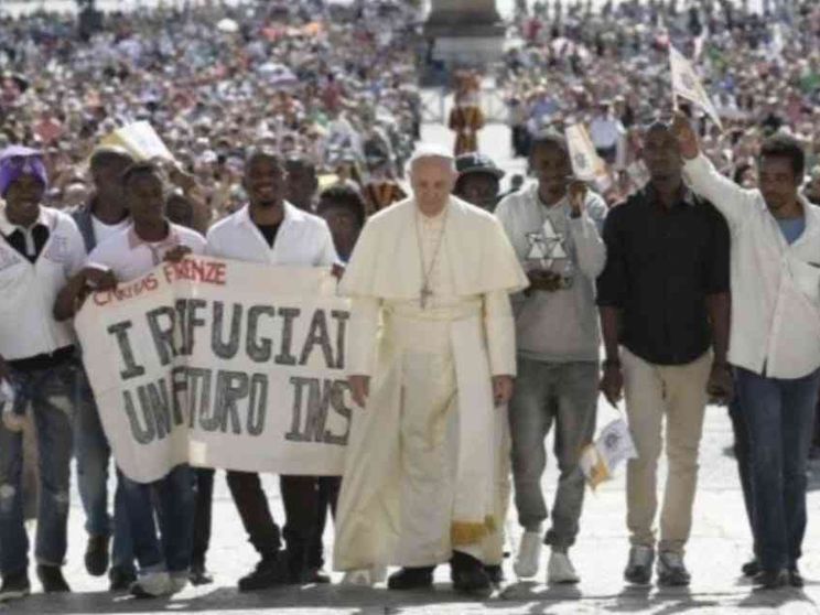 Il Papa per i migranti: Dio cammina con il suo popolo