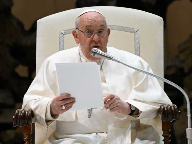 Francesco influenzato, oggi annullate le udienze. Confermato l'Angelus
