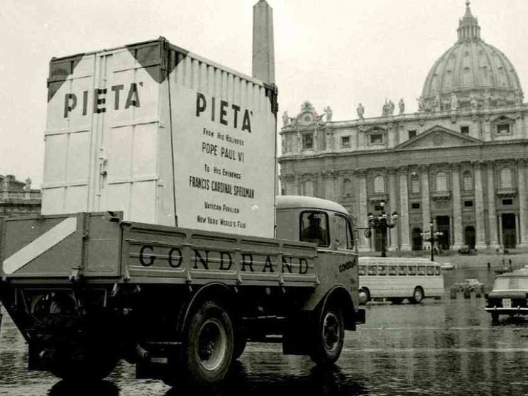 Quando la Pietà di Michelangelo attraversò l’oceano