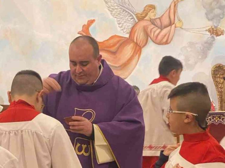 Nuova intimidazione contro un sacerdote: candeggina nel vino della Messa