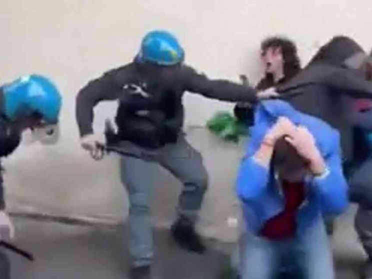 Meloni: narrazione falsa. Piantedosi: mediazione rifiutata dalla piazza