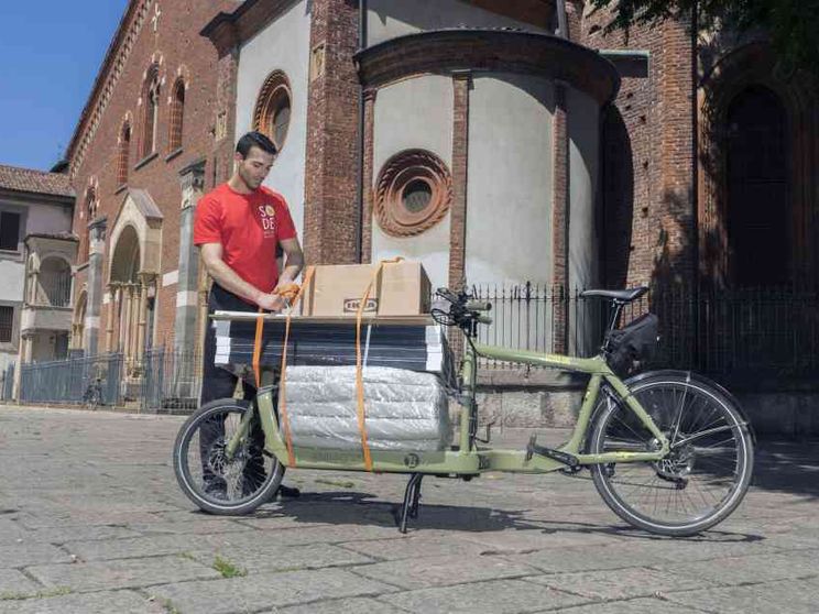 La consegna arriva in bici: il metodo So.De ha convinto pure Ikea