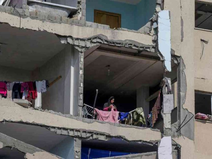 Putin si inventa saggio e convoca i leader palestinesi