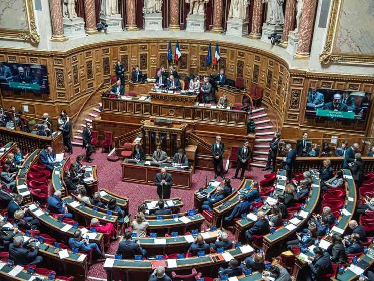 La Chiesa francese: «L'aborto un diritto costituzionale? No, attacco alla vita»