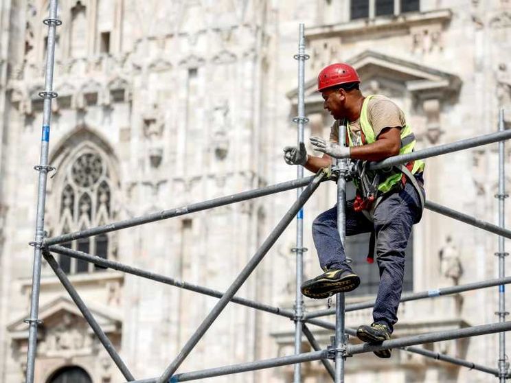 Lavoro, il 2024 parte a rilento: in calo il numero degli occupati