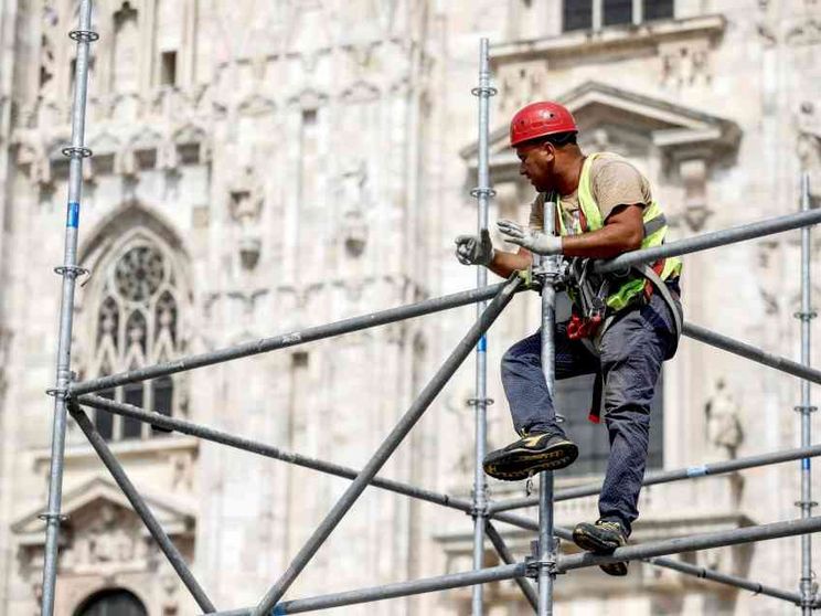 Lavoro, il 2024 parte a rilento: in calo il numero degli occupati