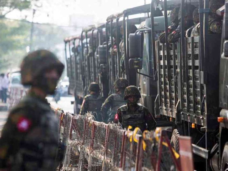 Navi da guerra sparano su un mercato nell'est del Myanmar: è strage