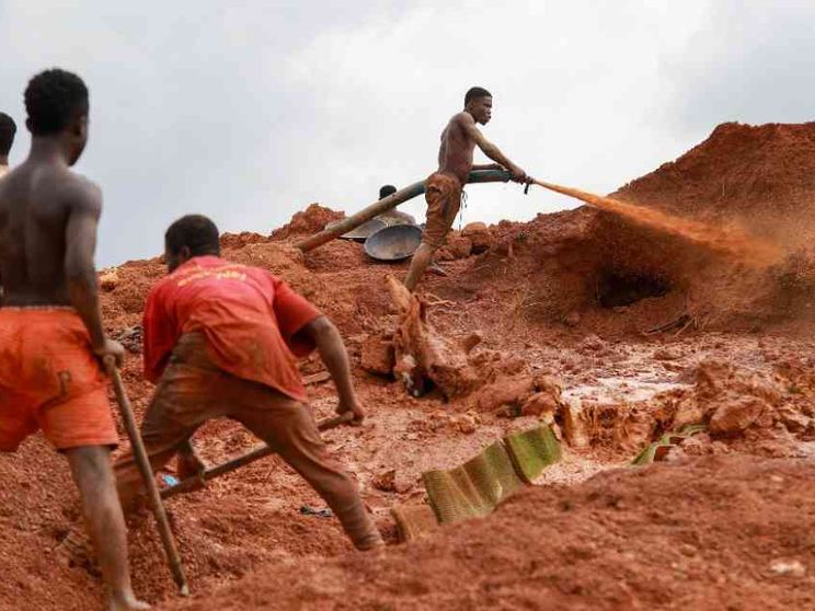 Troppe materie prime estratte (e troppo in fretta). Così la Terra muore