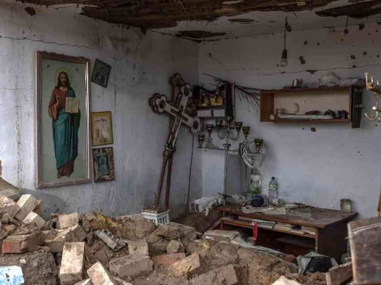 Preti uccisi e chiese sequestrate: così l'esercito russo perseguita le fedi