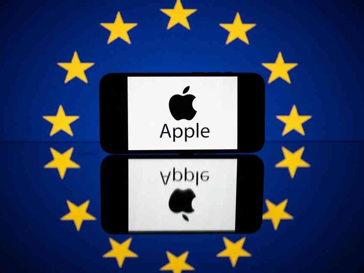 L'Ue multa Apple: indirizzava gli utenti verso versioni più care di Spotify