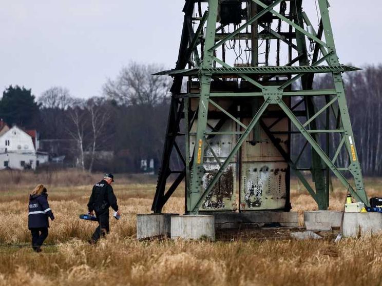 Sabotaggio ambientalista alla Gigafactory Tesla di Berlino: fermata la produzione