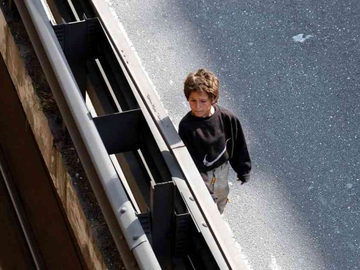 Il dramma dei minori stranieri soli: «Scomparsi 11.810 ragazzi»