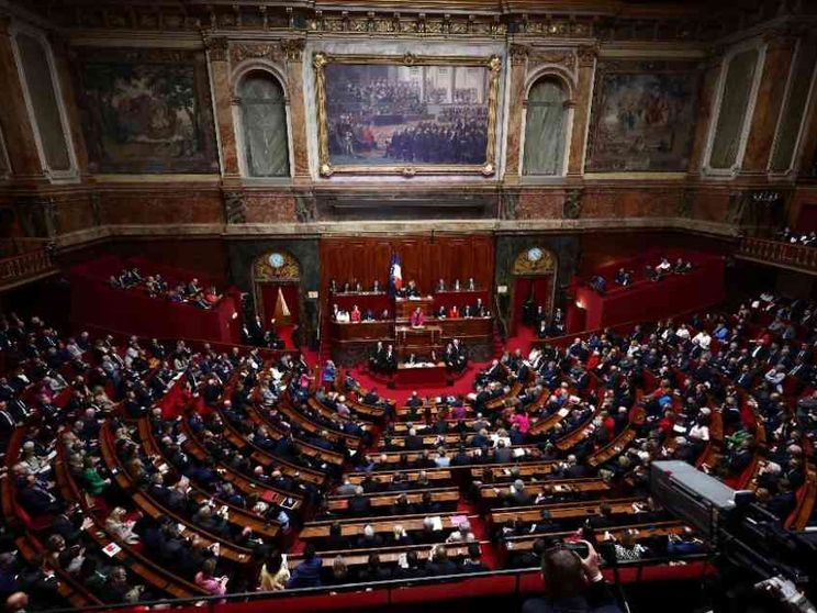 L’orgoglio francese: «Siamo faro dell’umanità». Partiti allineati